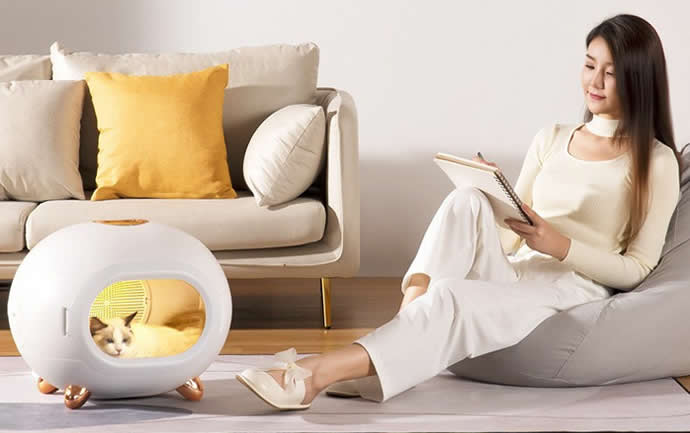 ShengLan trade show booth with staff members